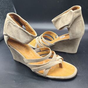 CHIE MIHARA Shoes Sandals Beige Suede Strappy Ankle Wedge Heel 36.5 6.5